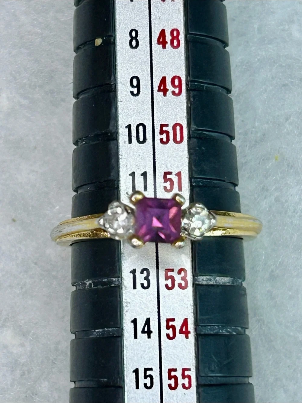Vintage 18K HGE Purple Solitaire Ring with Clear Accent Stones (c. 1980s–1990s)